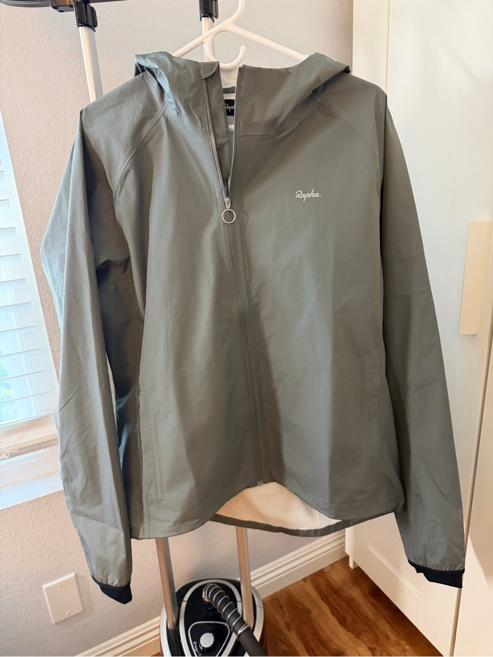 Rapha Men’s Commute Gray Jacket
